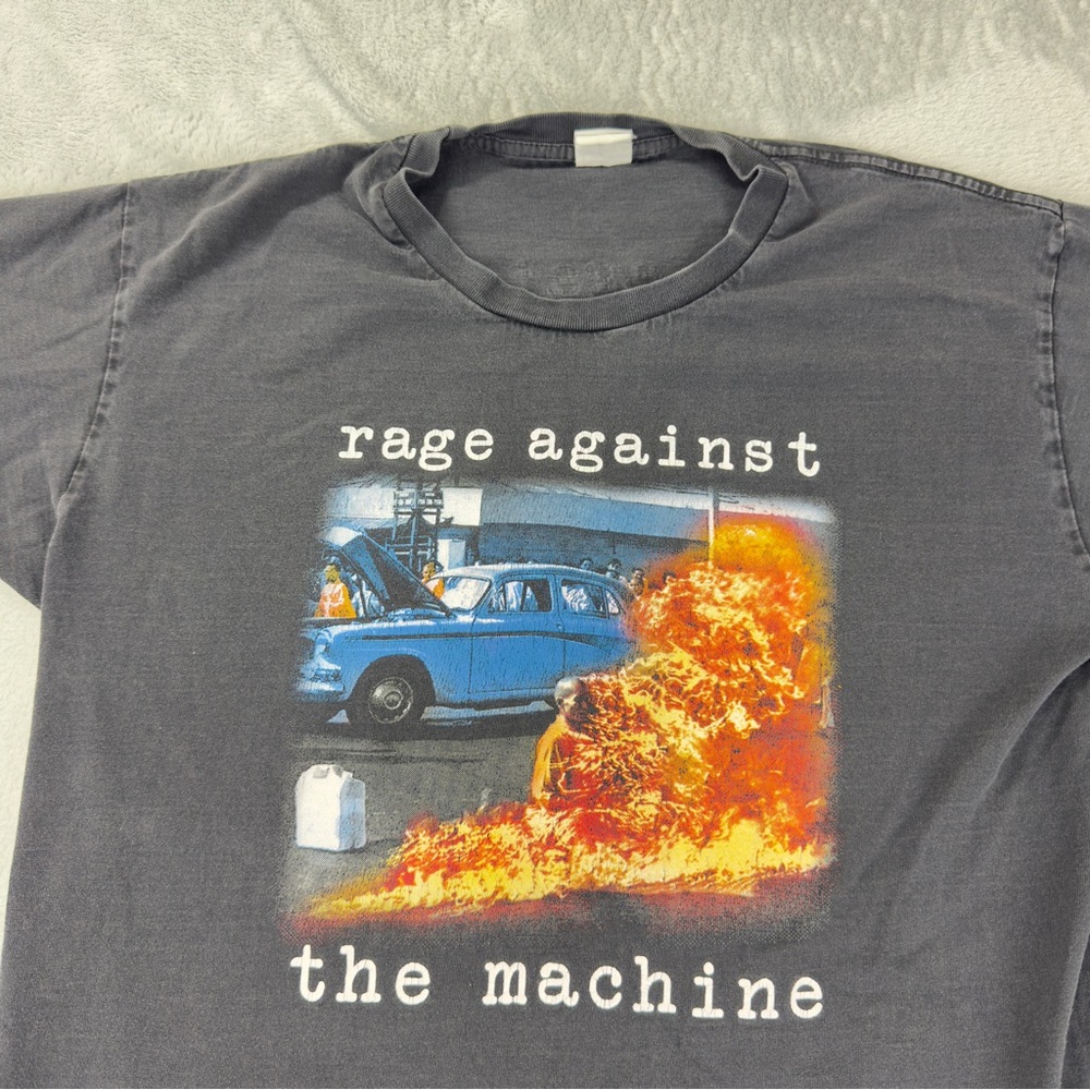 Vintage Rage Against the Machine Men's Size Large Fits Smaller Band T-shirt - Picture 3 of 13